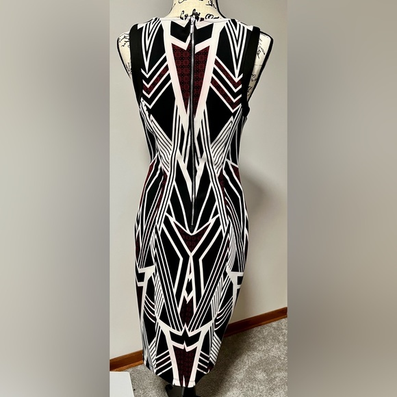 Beautiful dress for office or a night out. Size small - Picture 5 of 5